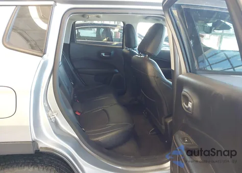 2018 Jeep Compass Latitude 4X4 z USA, uszkodzony, nr VIN 3C4NJDBB9JT185971